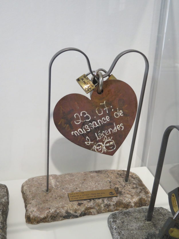 Vente aux enchères cadenas d'amour vente aux enchères